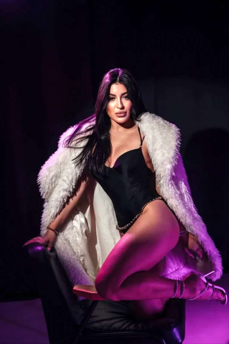 Имя: Карина Возраст: 26 Вес: 59