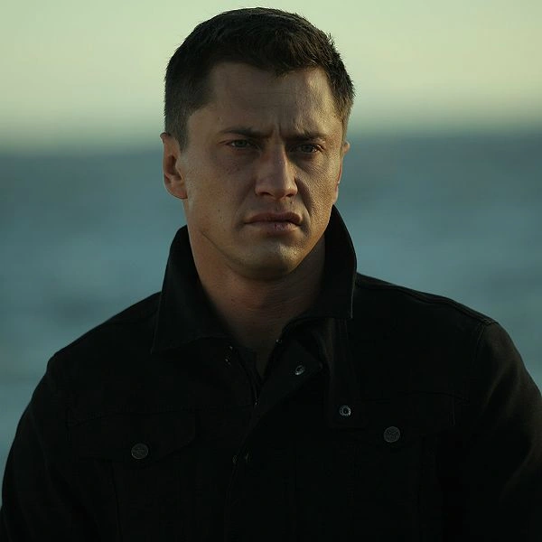 Какое название фильма с Прилучным про эскортниц и в чём его суть